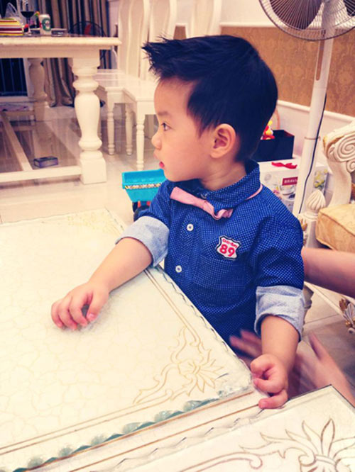 Cậu ấy làm gì nhỉ?