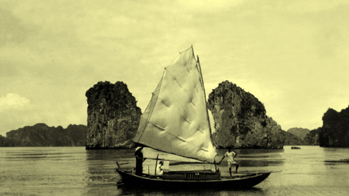 Những bức ảnh này nằm trong bộ sưu tập ảnh cổ về Vịnh Hạ Long (1855-1950) của 2 cha con ông (nhà giáo Đoàn Thịnh, kiến trúc sư Đoàn Bắc).