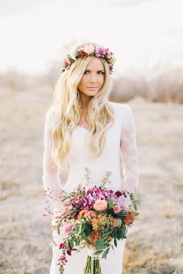 Voan cũng được sử dụng nhiều, song chủ yếu là cho các phần vai, tay. Váy Boho truyền thống chuộng dáng kín đáo, bay bổng.