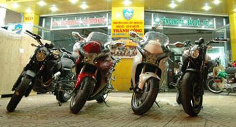 Lý do duy nhất để vị đại gia chơi ngông chi tiền tỉ ra để thực hiện màn trình diễn "độc" này, là để cho người ta phục, để chứng minh rằng đại gia xứng đáng với cái tên Công mô tô.