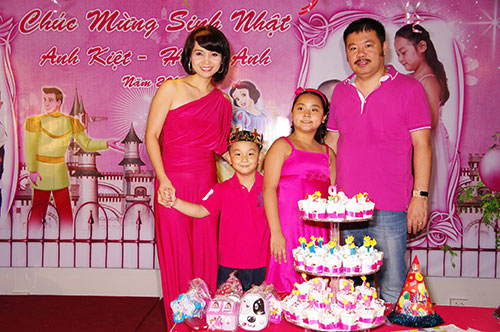 Cùng tổ chức sinh nhật cho con.