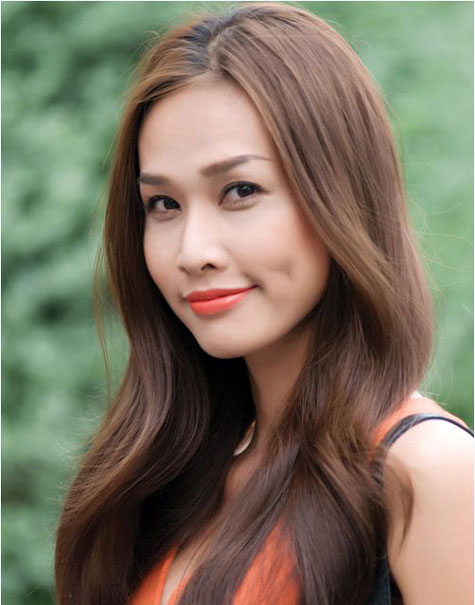 Bạn gái Bằng Kiều cũng xinh đẹp không kém.