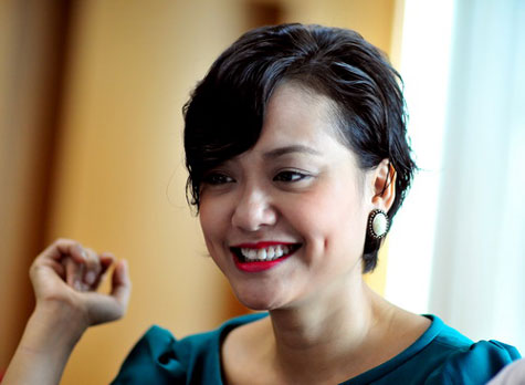 Diễn viên Ngọ Ánh tóc ngắn vẫn duyên nhờ má lúm đồng tiền.