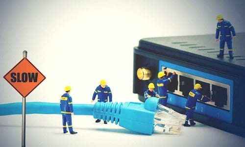 Bước 1: Nếu mạng chậm, bạn nên kiểm tra kết nối giữa máy và mạng internet. Sau đó, khởi động lại morden (router phát wifi). Nếu mạng wifi chậm, bạn kiểm tra vị trí đặt router có bị cản trở hoặc quá xa thiết bị dùng internet hay không, tránh đặt bộ phát gần vật dụng dễ gây nhiễu sóng (điện thoại, lò vi sóng).