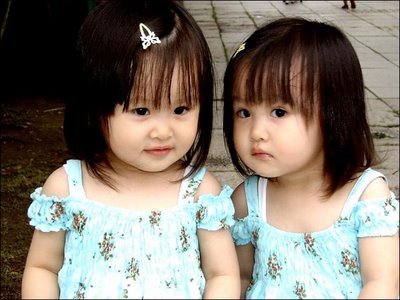 Giống nhau không nào!
