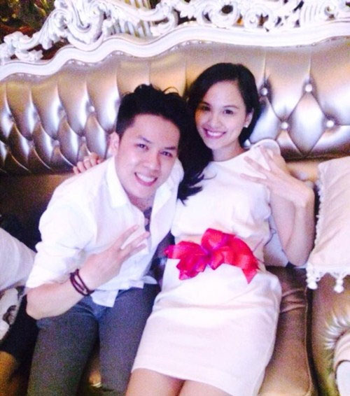 Cả cô và bạn trai đều rất hạnh phúc, mong chờ sự ra đời của thiên thần bé nhỏ.