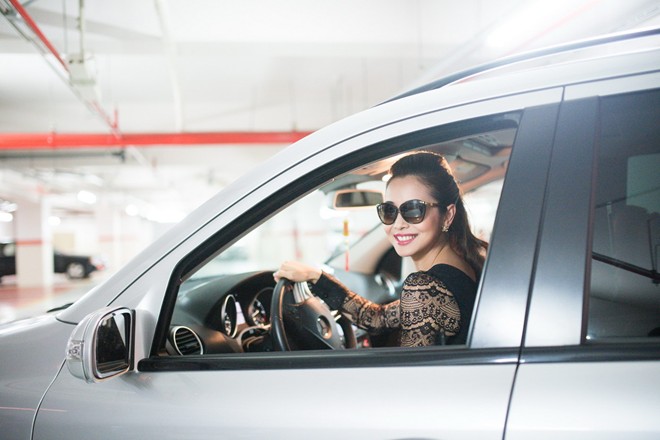Hoa hậu châu Á tại Mỹ rất độc lập, cô thường chủ động di chuyển thay vì trông cậy vào chồng hay tài xế riêng.