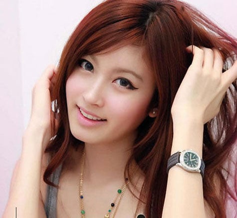 Với vẻ đẹp hoàn hảo từ gương mặt cho tới thân hình, Nong Poy trở thành một người mẫu, ca sĩ, diễn viên được nhiều người biết đến.