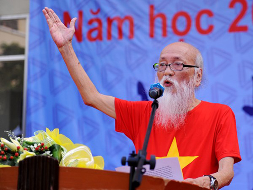 PGS Văn Như Cương cũng khích lệ học sinh trường Lương Thế Vinh phát huy tinh thần cha ông, làm dạng danh đất nước.