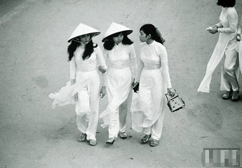 Nón lá, áo dài là nét đặc trưng 'không lẫn vào đâu được' của những nữ sinh thời xưa.