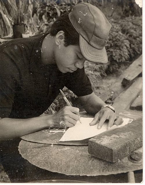 Viết thư tay.