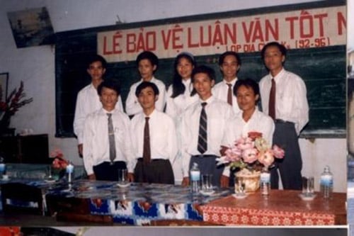 Tập thể Mừng SHBET phiên bản mới 2025 xây dựng ĐH Bách khoa TP.HCM niên khóa 1990-1995.