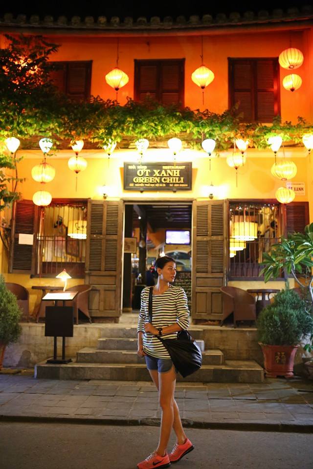 Trang Trần đang đi du lịch ở Hội An.