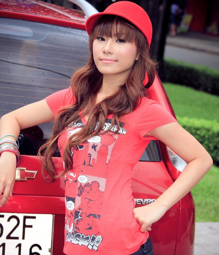 Cô gái có nick name dễ thương A Mí sinh năm 1984 - cùng trang lứa với Hồ Ngọc Hà, Phương Linh, Phạm Quỳnh Anh...