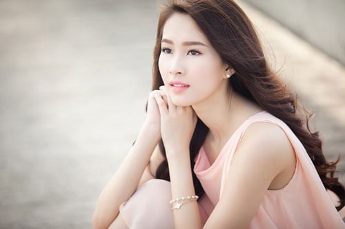 Người đẹp sau khi đăng quang không tham gia quá nhiều vào showbiz mà dành thời gian để học tập và làm công việc xã hội.