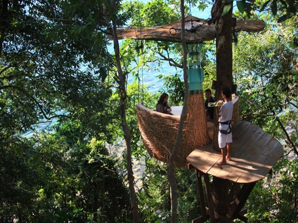 Nhà hàng trên cây (Koh Kood, Thái Lan) được các du khách bình chọn là một trong những nhà hàng tuyệt vời và ấn tượng nhất ở Koh Kood.