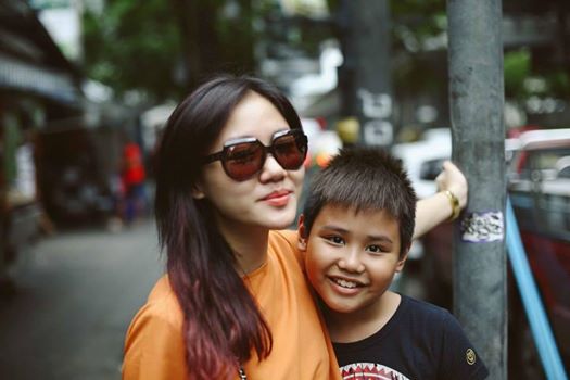 Văn Mai Hương khoe em trai giống hệt mình.