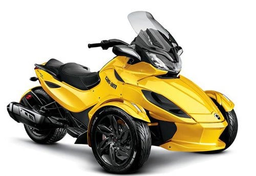 Thị trường xe 3 bánh còn có sự góp mặt của các tên tuổi khác như Can-Am Spyder và Honda Gyro Canopy. Can-Am Spyder có giá bán tại Việt Nam hơn 60.000 USD, được trang bị 'tận răng' những công nghệ an toàn hàng đầu thế giới, tạo nên sự khác biệt trong dòng mô tô đường trường.