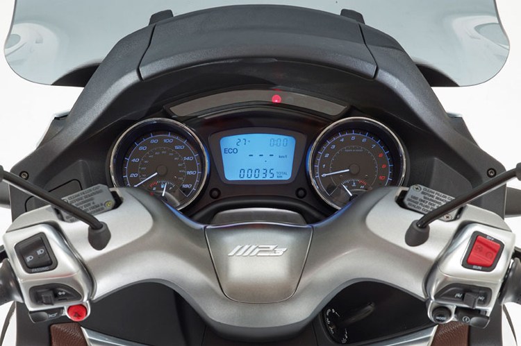 Về sức mạnh, MP3 500 sử dụng động cơ 500cc, sản sinh công suất 40 mã lực và mô-men xoắn cực đại 45 Nm. Xe cũng có những nâng cấp mới như hệ thống chiếu sáng ban ngày, bảng đồng hồ kỹ thuật số mới và kính chắn gió có thể điều chỉnh độ cao.