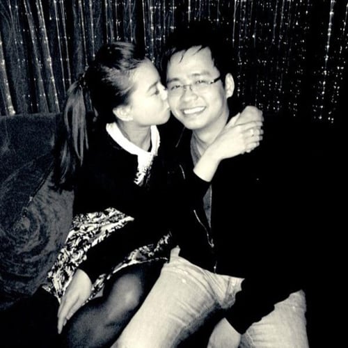 Hình ảnh tình cảm của hai vợ chồng trẻ.