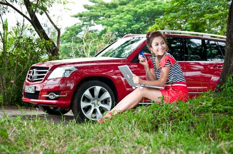 Cô 'Ốc' bên xế sang tiền tỷ.