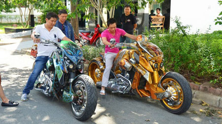 Sau khi trở thành tri kỉ của Hồ Ngọc Hà, tiếng tăm của Cường Đô la càng nổi tiếng hơn nữa trong giới showbiz và công chúng càng quan tâm hơn tới thú chơi siêu xe của đại gia này.