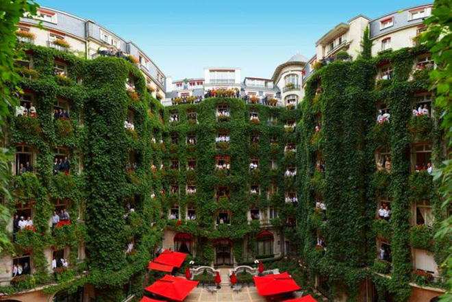 Con phố Montaigne cao cấp này thuộc khu Champs Elysees ở thủ đô Paris có giá 26.000 USD một mét vuông.
