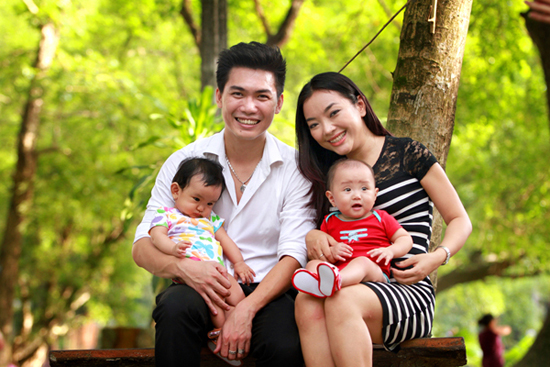 Cả nhà đi chơi đó.