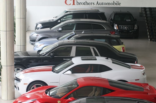 Có thời, 'kho xe' của đại gia Cường Luxury có những mẫu xe là niềm mơ ước của nhiều người như Ferrari 458 Italia, Audi R8 hay Rolls-Royce Phantom... Cường Luxury sử dụng mỗi loại siêu xe khác nhau cho các công việc khác nhau.