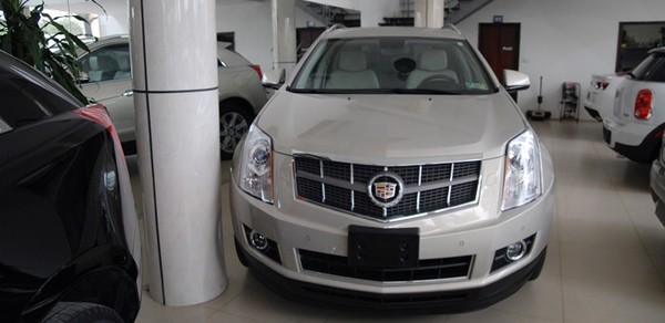 Biệt danh Cường Luxury bắt nguồn từ việc anh kinh doanh ô tô hạng sang với showroom nổi tiếng Luxury Cars. Đam mê siêu xe dường như đã ăn vào máu của doanh nhân này.