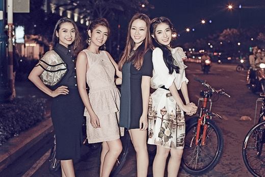 Khổng Tú Quỳnh đi chơi cùng MC Phương Linh và những người bạn.