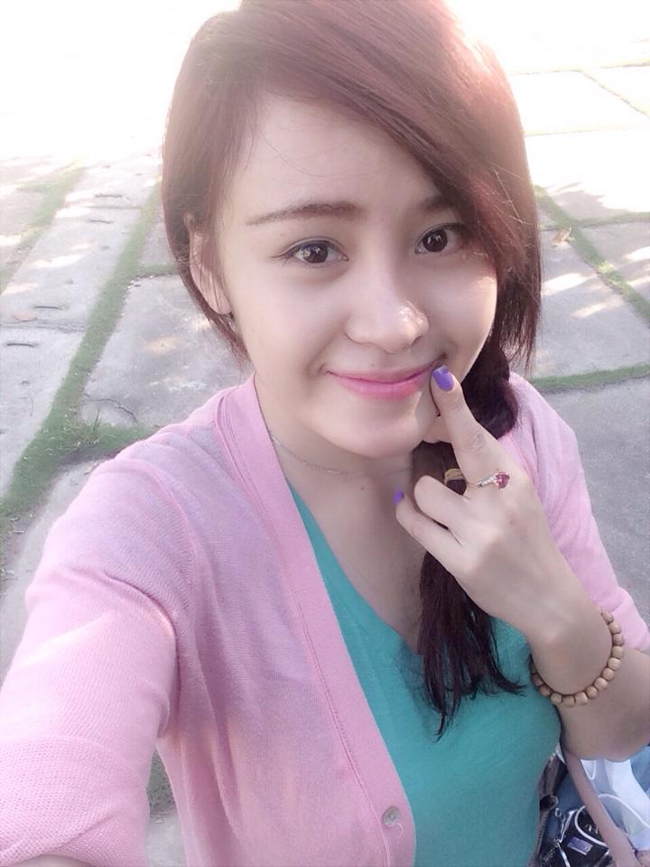 Bà Tưng dịu dàng như thiếu nữ mới lớn.