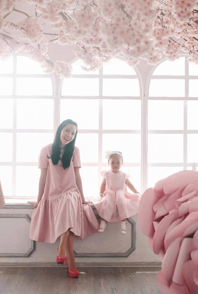 Những hình ảnh của cả hai mẹ con luôn được Linh Nga chia sẻ trên face của mình.
