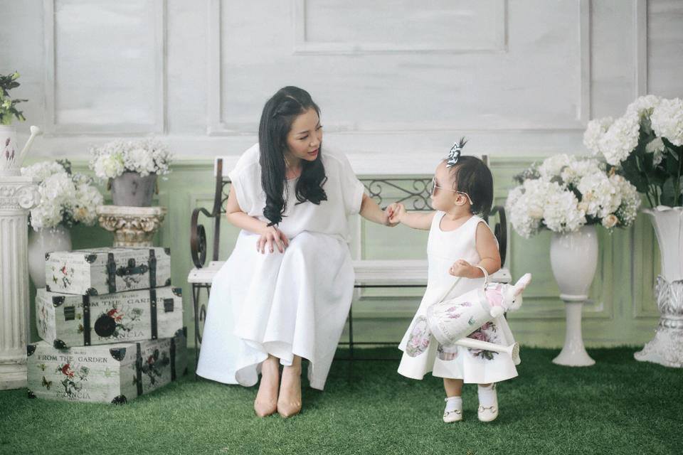 Là người mẹ rất yêu con, nên cô luôn dành thời gian chăm chút cho con gái.
