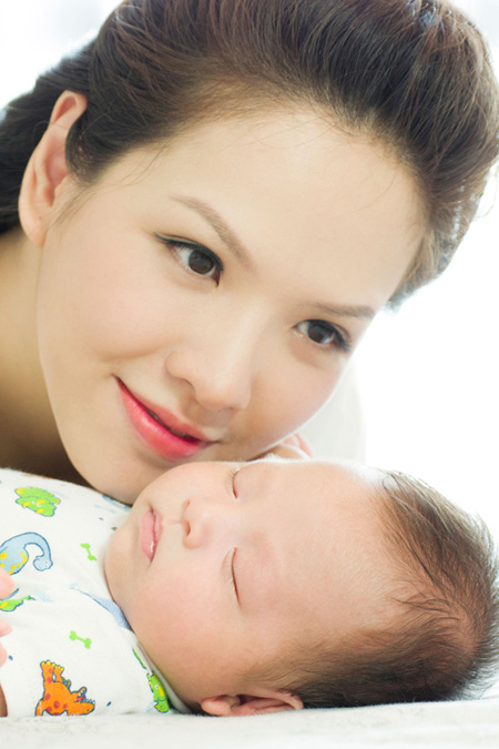 Lấy chồng lần hai và 'đẻ thuê' hai đứa con, Đan Lê hẳn rất hãnh diện và tự hào.