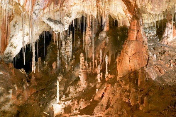 Tuy nhiên, ít ai biết rằng, Phong Nha có một người họ hàng khổng lồ nằm ở phía bên kia địa cầu - quần thể động núi đá vôi Aggtelek