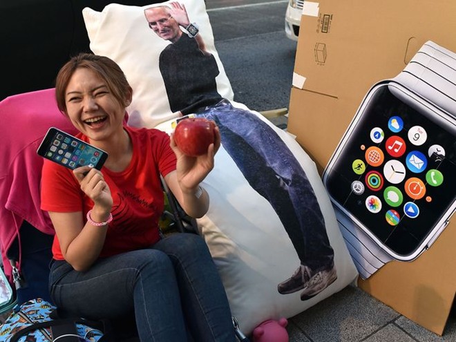 Họ đã tằng sẵn sàng gác lại công việc để mua được iphone 6 sớm nhất.