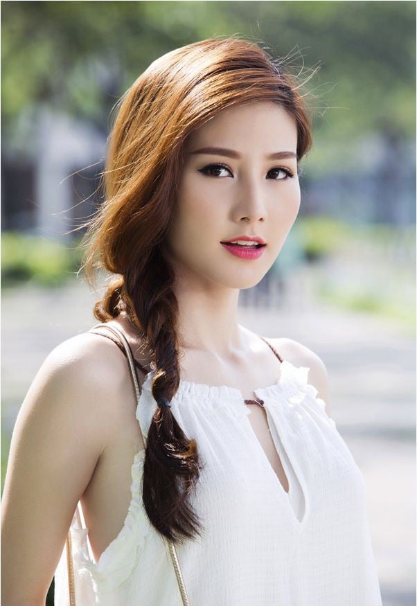 Diễm My thì như một nàng tiểu thư đài các, mong manh và lãng mạn trong Shbet123 Link Vào ShBet Mới Nhất tết lệch đơn giản nhẹ nhàng.
