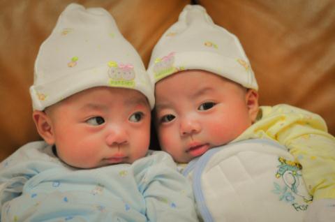 Giống nhau không nào?