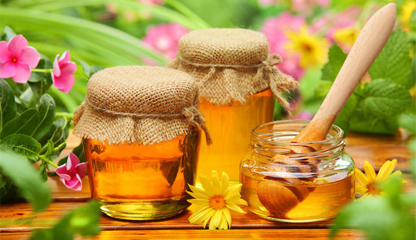 Mật ong. Mật ong chứa vi khuẩn gây độc tố cho đường ruột của bé. Điều này có thể dẫn đến tình trạng ngộ độc ở trẻ sơ sinh.