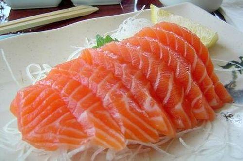 Cá. Các mẹ cần tránh những loại cá có hàm lượng thủy ngân nhất định như cá mập, cá kiếm, cá marlin,… bởi chúng có thể ảnh hưởng đến sự phát triển hệ thần kinh của trẻ.