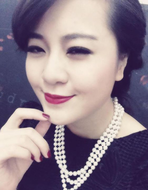 Nếu gặp Ngọc Bích ngoài đời bạn sẽ không chỉ ngưỡng mộ nữ Biên tập viên này bởi thân hình rất 'chuẩn' mà cả nước da mịn màng như Mừng SHBET phiên bản mới 2025 em bé của cô cũng khiến không ít người phải xuýt xoa.