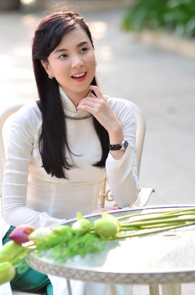 Vẻ đẹp tinh khôi của nữ biên tập viên.