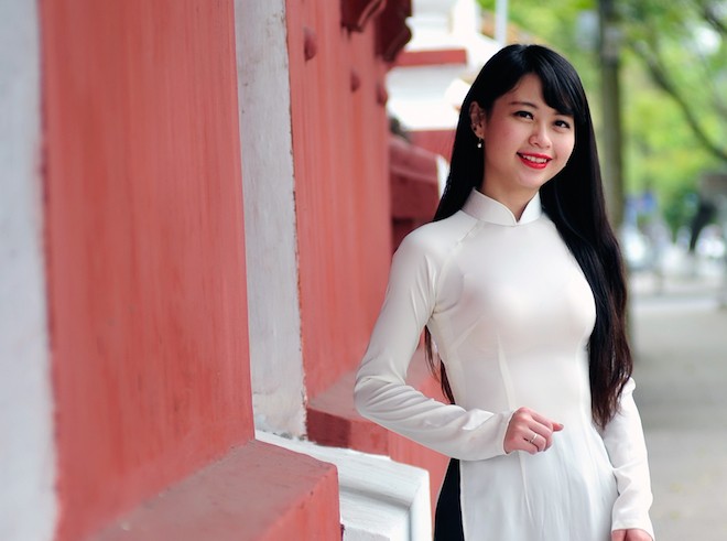 Hương Liên, MC đầu tiên dẫn bản tin thời tiết du lịch phát sóng lúc 18h30 hàng ngày trên VTV1 (bản tin này mới có được gần 3 năm nay).
