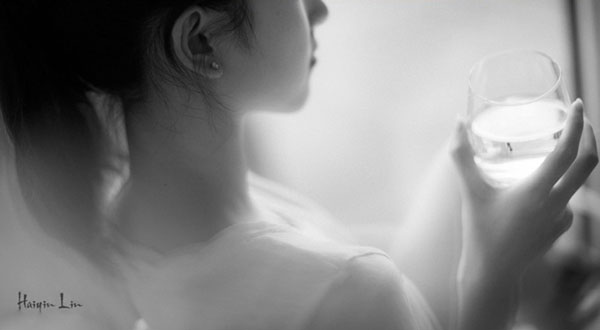 Tất cả đều ngất ngây trước vẻ đẹp trong sáng, thánh thiện của cô.