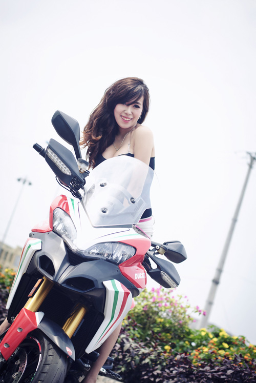 Mai Thỏ là gương mặt quen thuộc trong các bộ ảnh xe cộ.