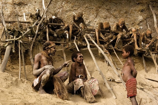 Tuy nhiên tục lệ này đã bị chính quyền nghiêm cấm từ năm 1975.