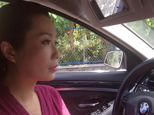 Ngoài ra, cô cũng rất hạnh phúc với người chồng hết mực yêu thương và con gái ngày càng phổng phao, xinh đẹp…
