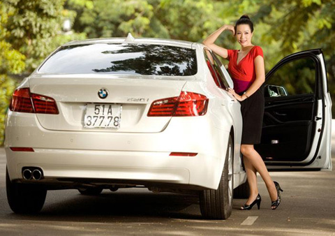 Giữa lúc sự nghiệp đang lên với hàng loạt vai diễn ấn tượng, đi vào lòng khán giả thì Á hậu bỗng dưng 'theo chồng bỏ cuộc chơi'.