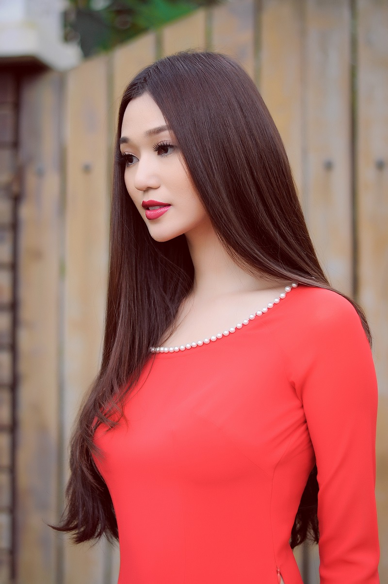 Khánh My có một Sh88bet đăng ký miễn phí bốc lửa nhưng bù lại là một suối tóc ngọt ngào mong manh.